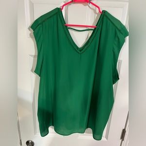 Womans Green top - size 2X - beautiful details